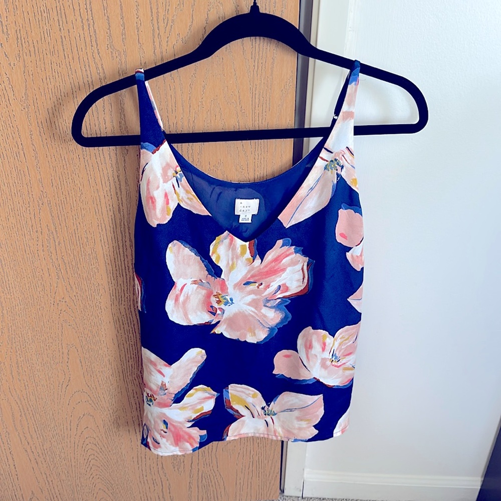 🌺A New Day Floral Navy Blue Camisole Top